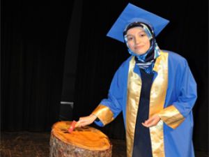 İletişimciler diplomalarını aldı