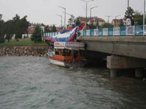 "2 gemimiz battı, liman istiyoruz"