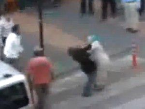 Kadınlar saç saça kavga etti