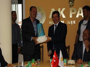 Davutoğluna Meramda sürpriz hediye