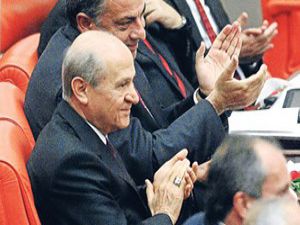 Bahçelinin alkışladığı AK Partili