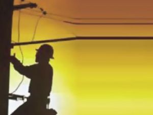 Elektirk akımına kapılan işçi yaralandı
