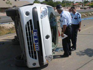 Polis aracı kaza yaptı: 3 yaralı