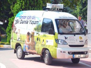Hayvanlar için Bir Kap Yemek Bir Kap Su