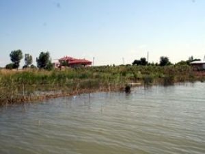 Beyşehirde kanal suyu taştı