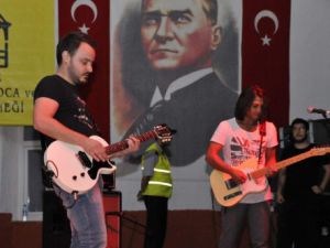 Grup 84 Demet Akalını tiye aldı