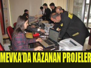 Kamyonet takla attı:2 yaralı