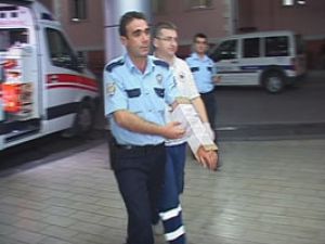 Polisi bu sefer taş yaraladı
