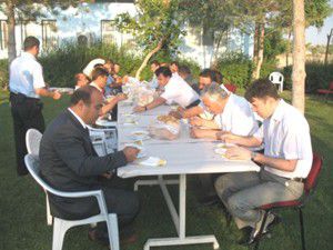 Emirgazide memurlara veda yemeği