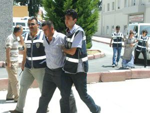 Karısını ve kayınpederini öldüren koca tutuklandı