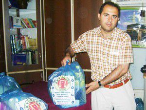 Bir fakir de sen giyindir