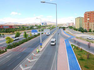 Bisiklet sürücülerine güvenli yollar yapılıyor