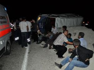 Tarım işçileri taşıyan minibüs devrildi
