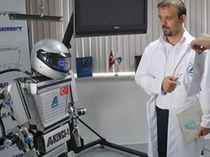 İnsanları taklit eden robot görücüye çıktı