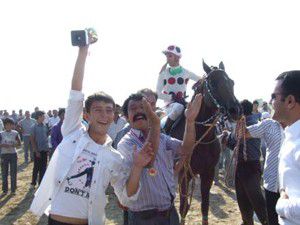 Tuzlukçuda at yarışları düzenlendi