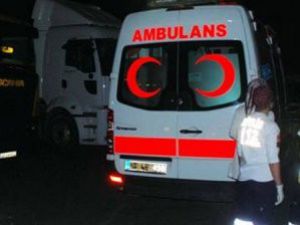 Çatıdan düşen polis yaralandı