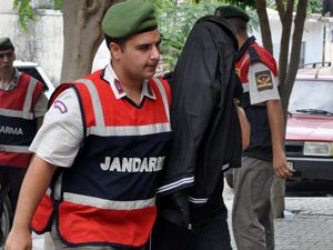 Jandarmadan 3 ile esrar operasyonu