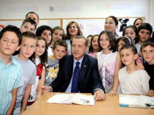 Başbakan Makedonyada da 3 çocuk dedi