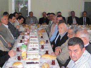 AK Parti esnaf programları sürüyor