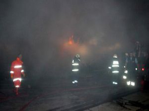 İş yerindeki 20 odun alev aldı
