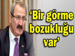 Akşehirli eski bakan kitaplarını bağışladı