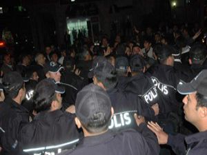 Konyada BDP önünde terör protesto edildi