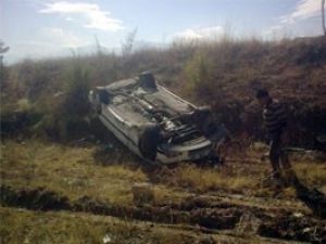 Beyşehirde otomobil devrildi