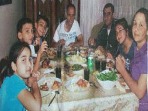 Bir aile enkaz altında yok oldu