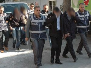 Sahte kimlikleri şebekeyi yakalattı