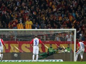 Muslera devrim yaptı