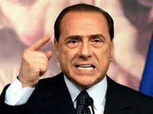 Bir istifa da Berlusconiden