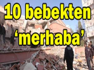 Deprem bölgesinde bebek sevinci