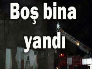 Hayvan pazarındaki boş bina yandı