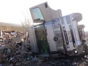 Konyada kamyon devrildi: 1 yaralı