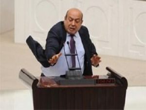 BDPli Kaplan kürsüde kırdığı bardağı fırlattı