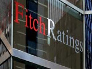 Fitch, 8 büyük bankanın kredi notunu düşürdü