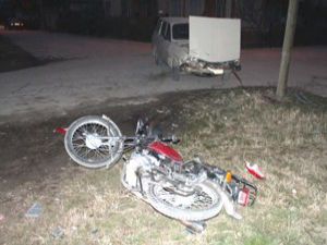 Konyada otomobil motosikletle çarpıştı