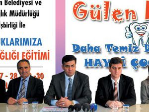 Meramda öğrencilere Gülen Dişler projesi