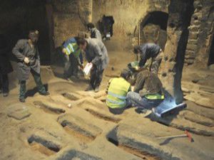 Kapadokyada bir kilise içinde 20 mezar bulundu