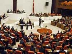 Üç partiden Fransaya ortak tepki