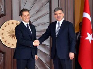 Sarkozy, Cumhurbaşkanı Gülün telefonuna çıkmadı