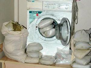Depremzededen 65 kilo esrar çıktı