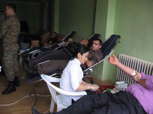 Yunakta kan bağışı kampanyasına yoğun ilgi