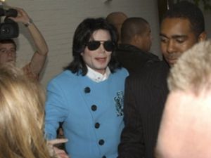 Michael Jacksonun namazı kılınacak mı?