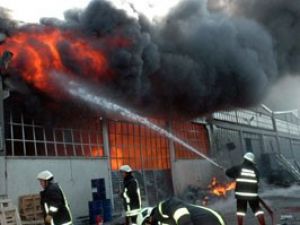 Cinayetin ardından 5 ev, bir minibüs kundaklandı
