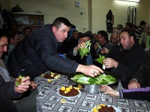 Derbentte çiğ köfte gecesi