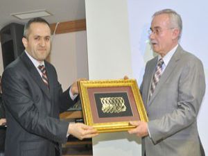 Meramda Ana Baba Okulu seminerleri sürüyor