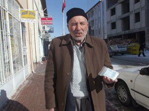 Yolda buldukları parayı sahibine verdiler