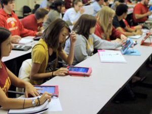Belediye tablet dağıttı, veliler sattı