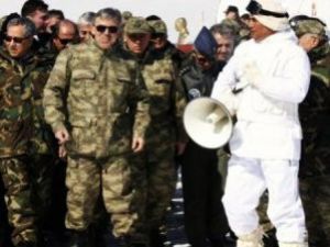 Cumhurbaşkanı Gül Kamuflaj Giydi